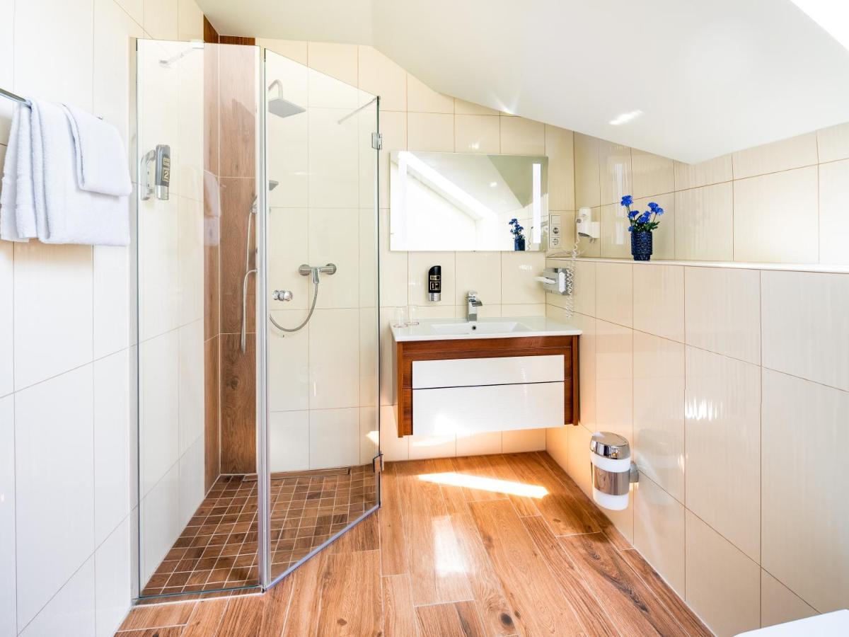 Kristallhotel Fettehenne Leverkusen Luaran gambar